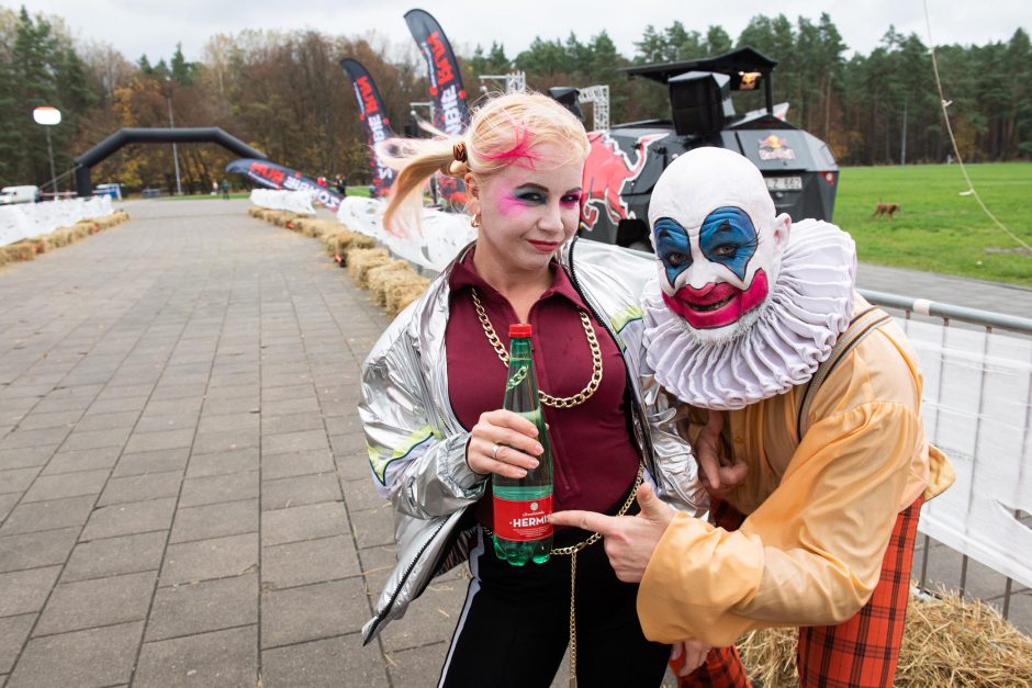 Tūkstančiai žmonių nepabūgo zombių – Vingio parke praūžė dar neregėtas bėgimas „Zombie Run“