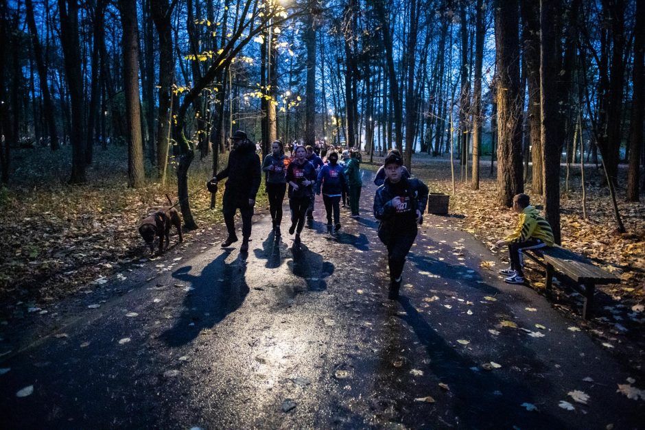 Tūkstančiai žmonių nepabūgo zombių – Vingio parke praūžė dar neregėtas bėgimas „Zombie Run“