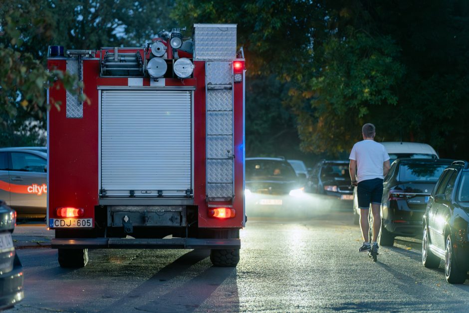 Dėl prisvilusio puodo į V. Krėvės prospektą atskubėjo ugniagesių, policijos, medikų ekipažai