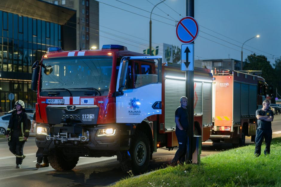 Dėl prisvilusio puodo į V. Krėvės prospektą atskubėjo ugniagesių, policijos, medikų ekipažai