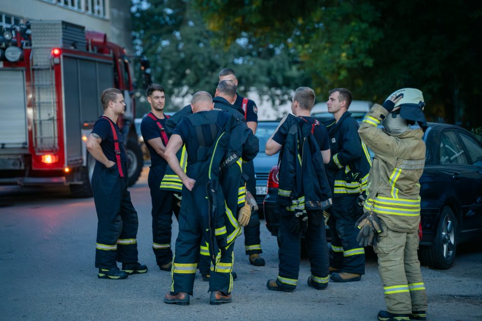 Dėl prisvilusio puodo į V. Krėvės prospektą atskubėjo ugniagesių, policijos, medikų ekipažai