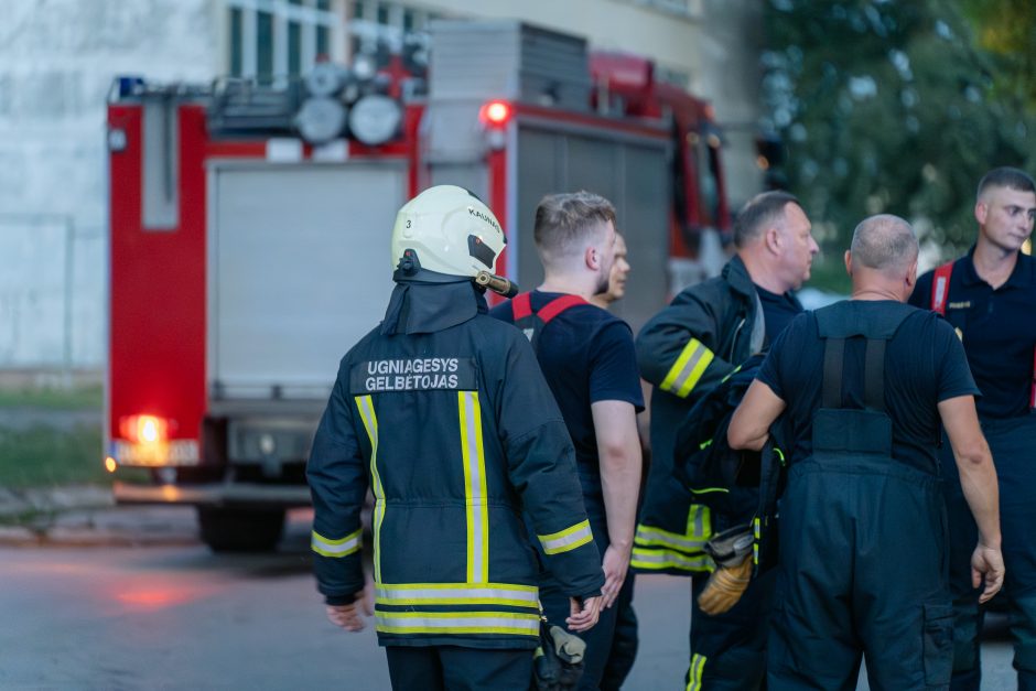 Dėl prisvilusio puodo į V. Krėvės prospektą atskubėjo ugniagesių, policijos, medikų ekipažai