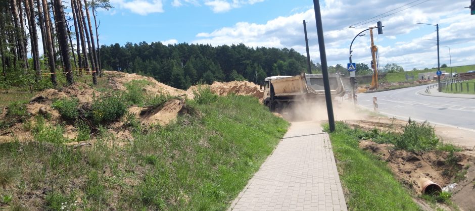 Neskubėkite ilsėtis prie Kauno marių: vanduo jau pažaliavo nuo dumblių