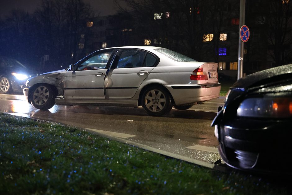 V. Krėvės prospekte susidūrė BMW ir „Volvo“