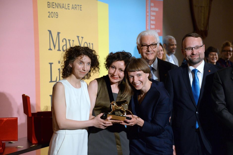 Venecijos bienalės „Auksinio liūto“ laimėtojoms LATGA skyrė 9 tūkst. eurų