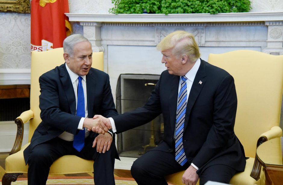 B. Netanyahu pasikalbėjo su D. Trumpu, aptarė Irano keliamą grėsmę