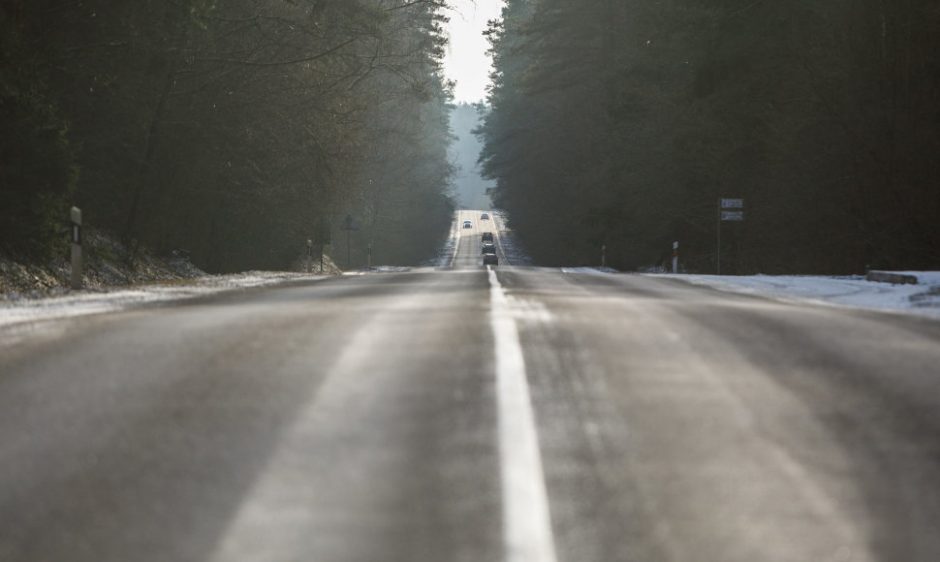 Kelininkai: naktį eismo sąlygas sunkins plikledis, lijundra