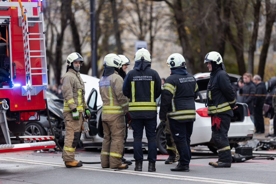 Vilniuje susidūrė trys automobiliai, nukentėjo mažiausiai 11 žmonių