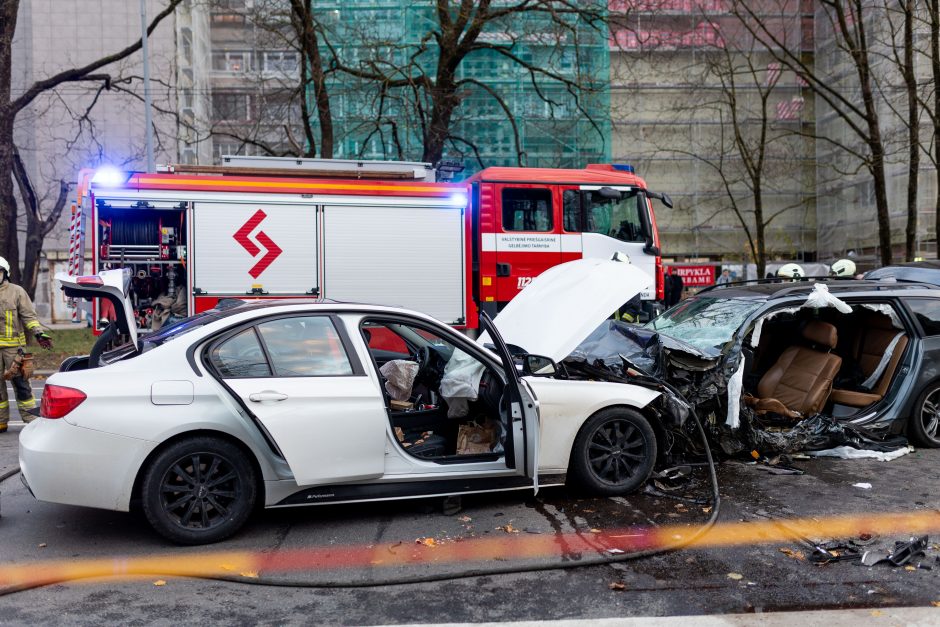 Vilniuje susidūrė trys automobiliai, nukentėjo mažiausiai 11 žmonių