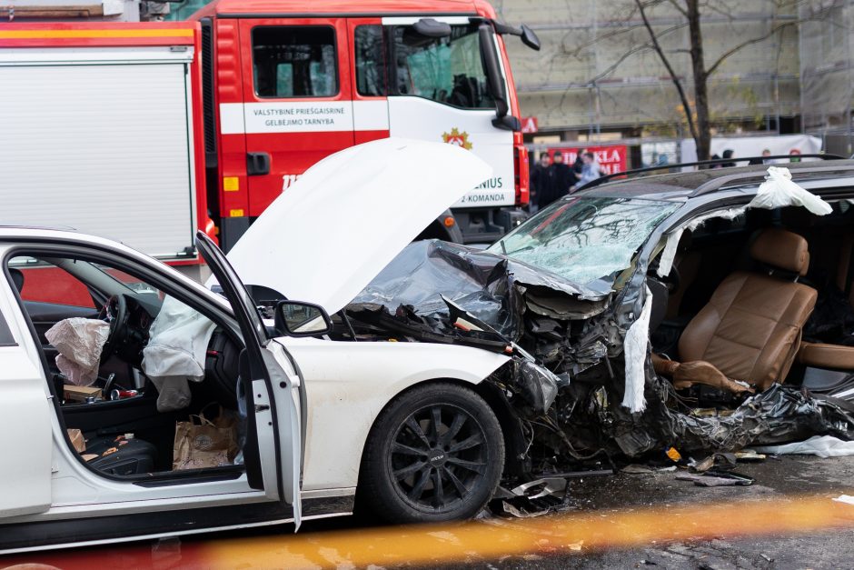 Vilniuje susidūrė trys automobiliai, nukentėjo mažiausiai 11 žmonių