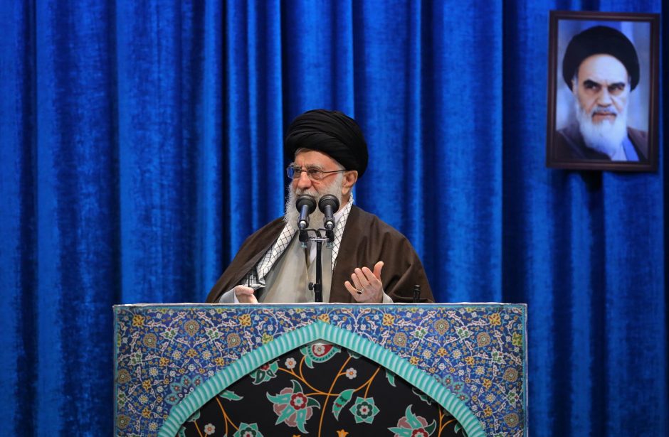 A. Khamenei po naujausių sprogdinimų Irane pažadėjo griežtą atsaką