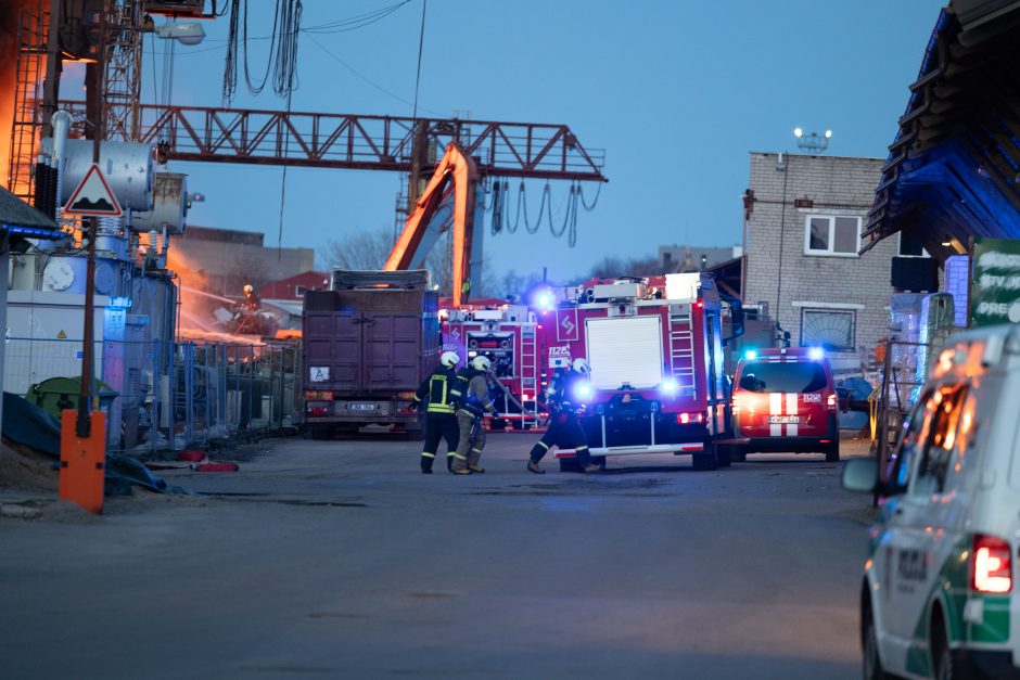 „Lietuvos geležinkeliai“ skaičiuoja žalą dėl gaisro, svarstoma nutraukti sutartį su nuomininke