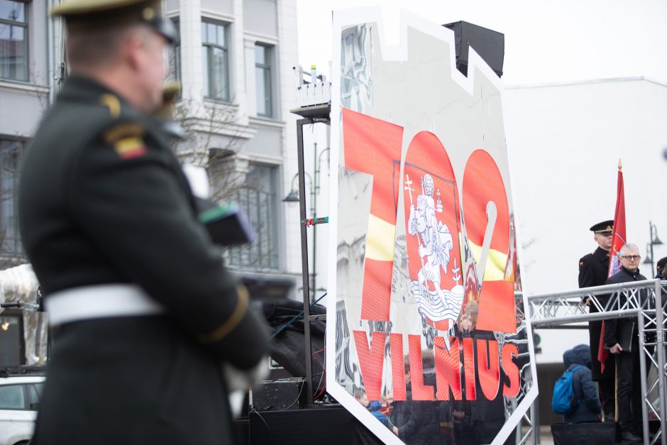 Vilnius mini 702-ąjį gimtadienį: sostinėje vyko tradicinė vėliavų pakėlimo ceremonija