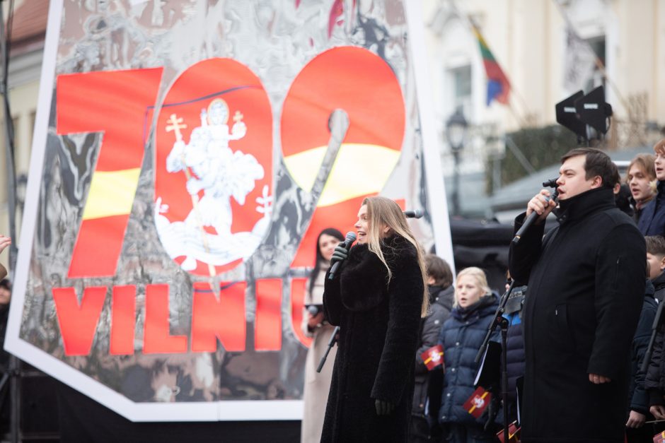 Vilnius mini 702-ąjį gimtadienį: sostinėje vyko tradicinė vėliavų pakėlimo ceremonija