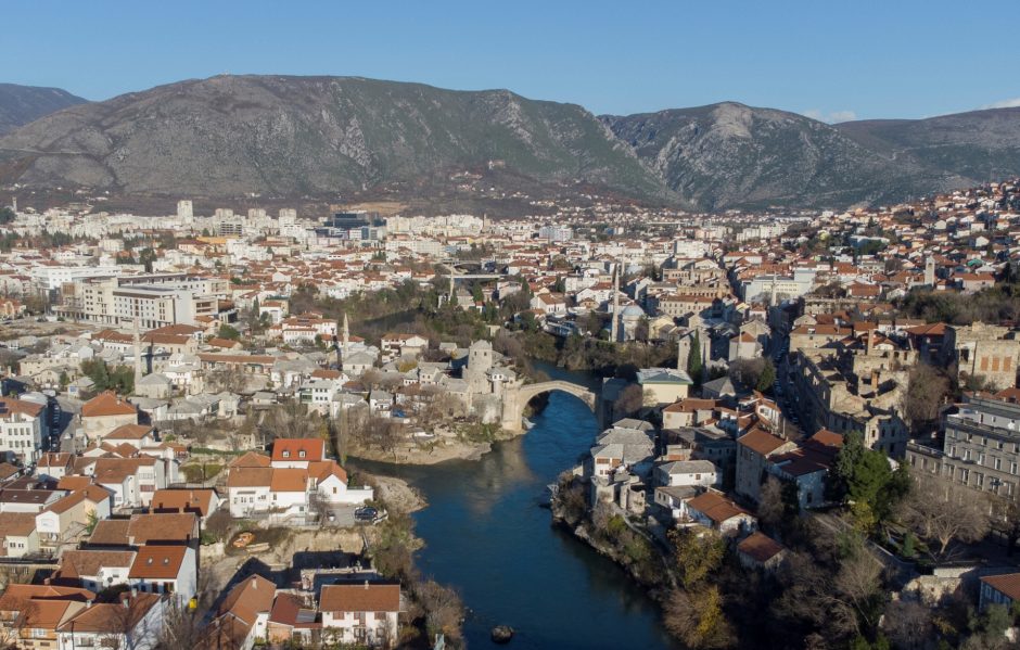 Etniškai padalytame Bosnijos mieste įtampą kursto virtinė išpuolių