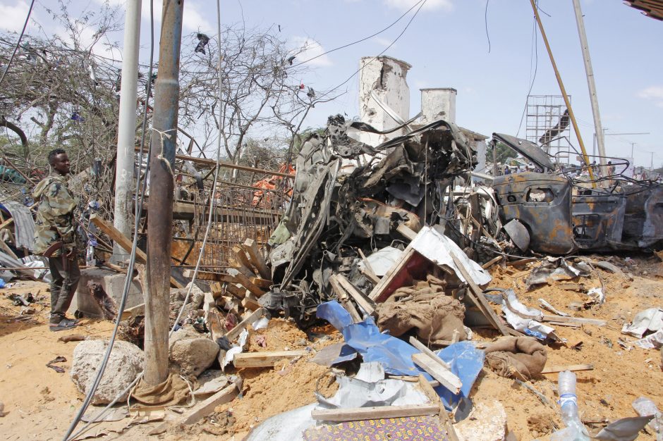 Aukų per sprogimą Somalio sostinėje Mogadiše skaičius išaugo iki 76