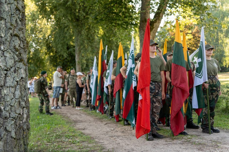 Šauliai švenčia: atidarė ąžuolų parką ir išjudėjo į trijų dienų 160 km žygį