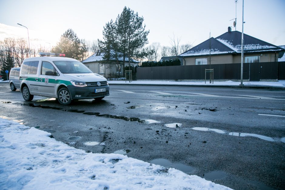 Avarijos Kaune: mašinos virto ir ant šono, ir ant stogo