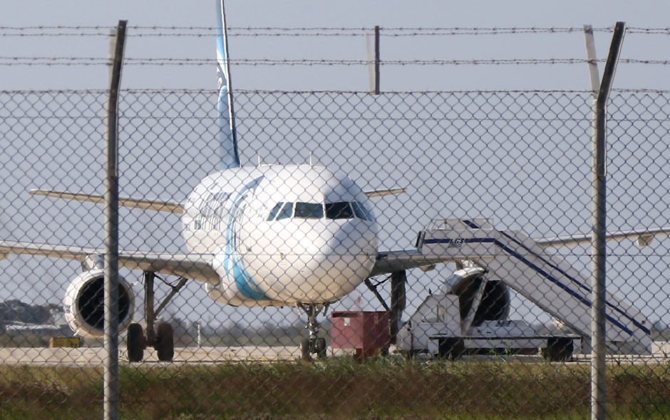 Kipro ministerija: „EgyptAir“ lėktuvo pagrobėjas – psichiškai nestabilus