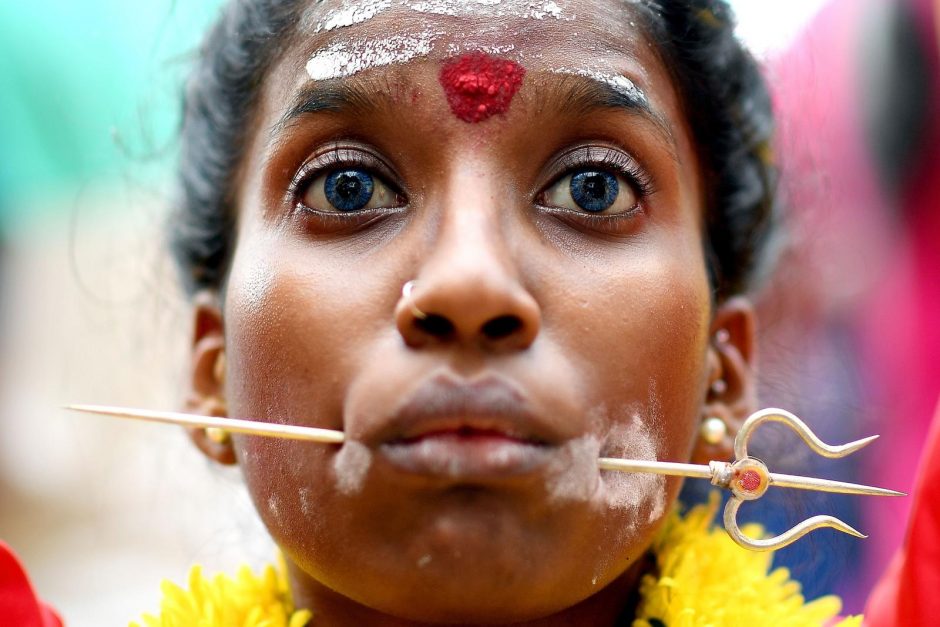 Malaizijoje tūkstančiai hinduistų dalyvauja spalvingoje Taipusamo šventėje