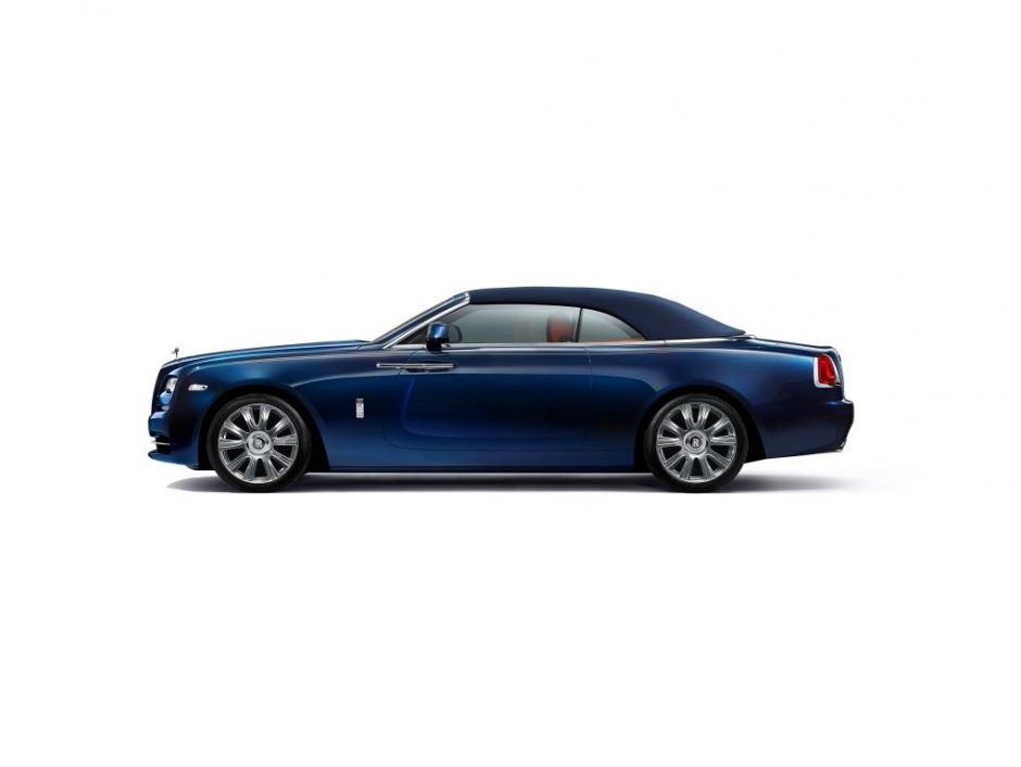 „Rolls-Royce“ pristatė „seksualiausią“ modelį – prabangų kabrioletą „Dawn“