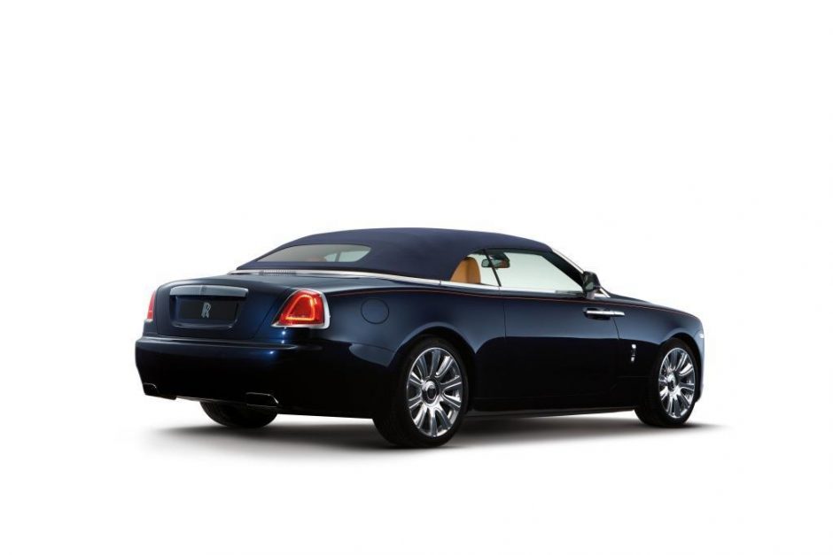 „Rolls-Royce“ pristatė „seksualiausią“ modelį – prabangų kabrioletą „Dawn“