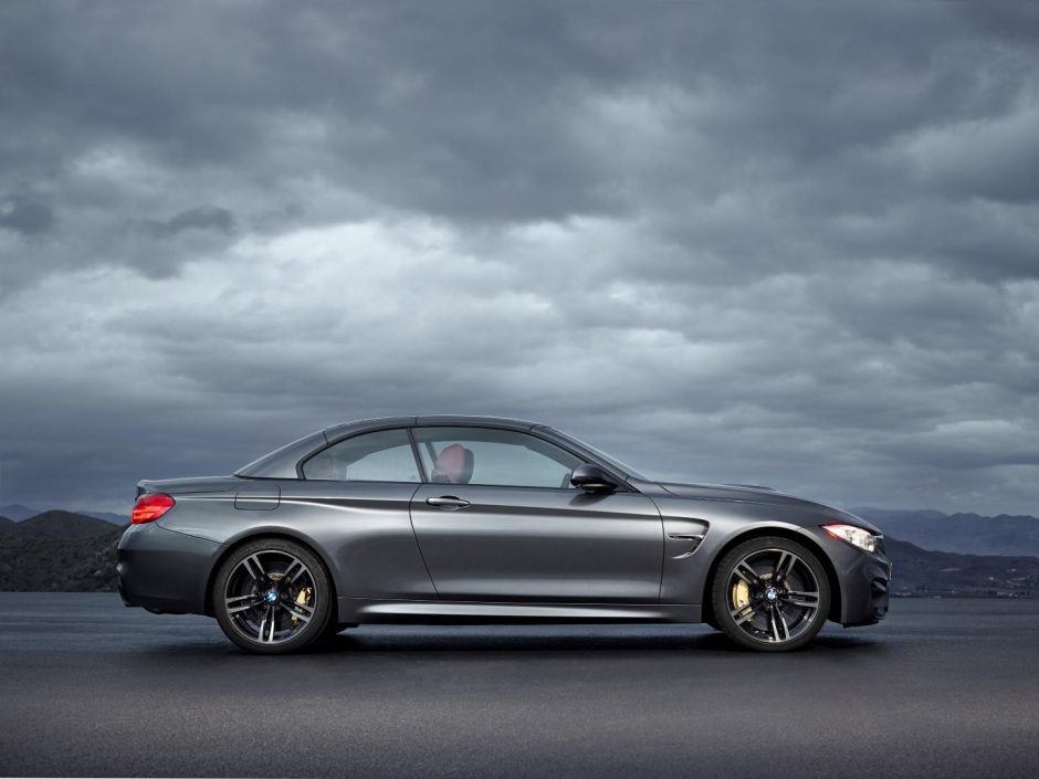 Sportinis „BMW M4“ kabrioletas verčia naują „M“ automobilių istorijos puslapį