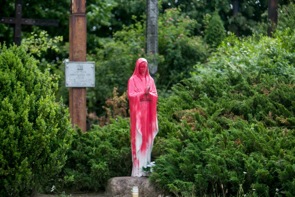 Išpuolis Kauno kryžių kalnelyje: išniekinta Švč. Mergelės Marijos statula