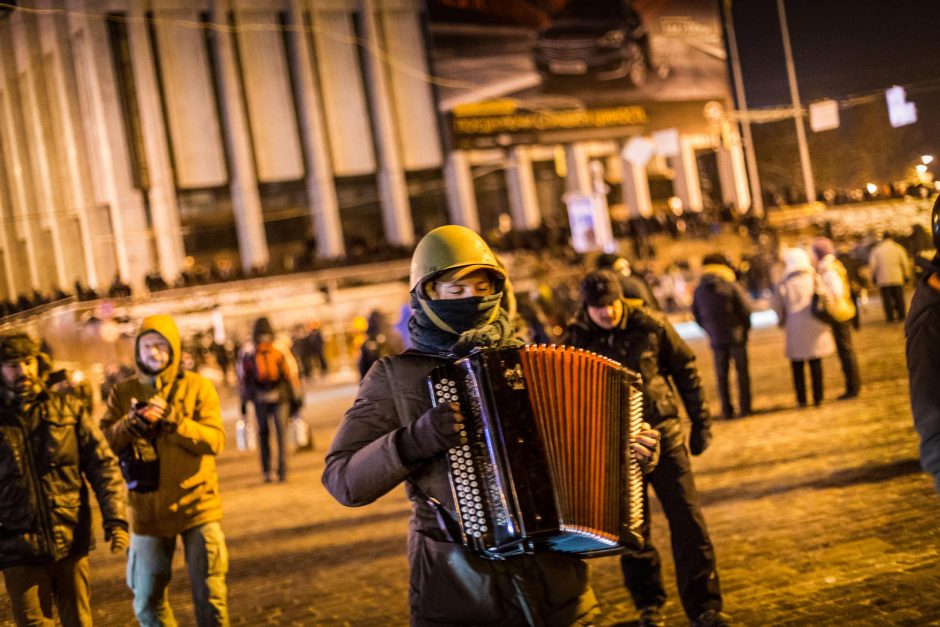 Ukrainos opozicija užėmė svarbų pastatą, milicijai teko sprukti