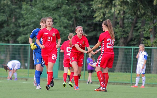 Lietuvos aštuoniolikmetės futbolininkės pralaimėjo Farerų salų ekipai