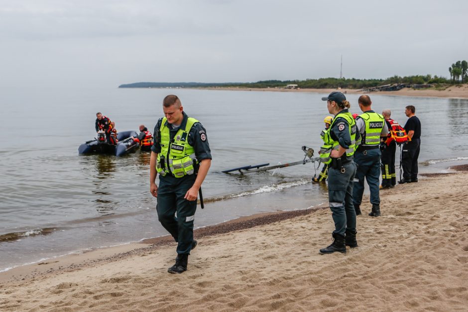 Uostamiesčio gelbėtojai vadavo šiaurinio molo gale įstrigusį vaikiną