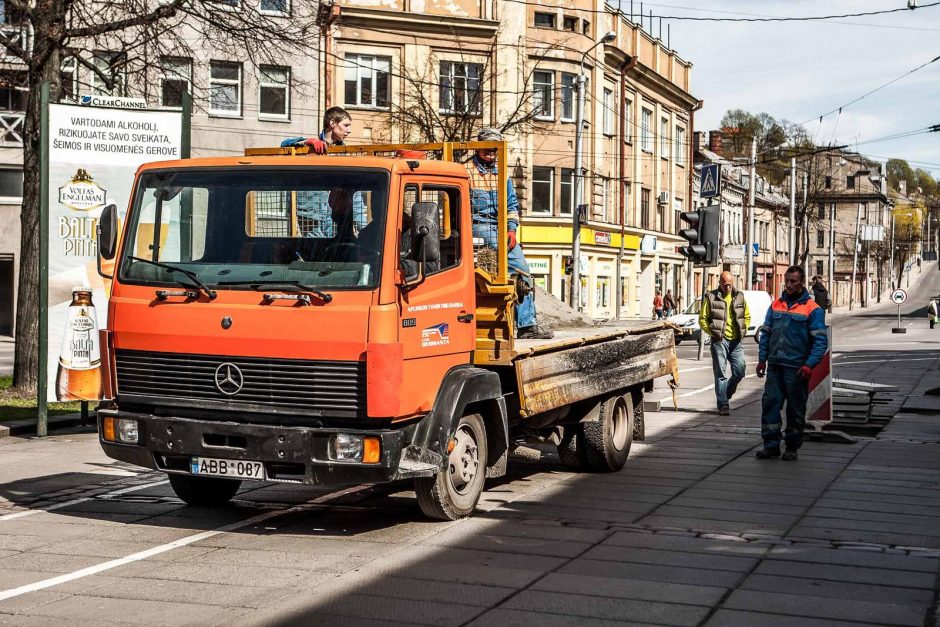 45 tūkst. litų – už plyteles, kurias netrukus vėl reikės keisti?