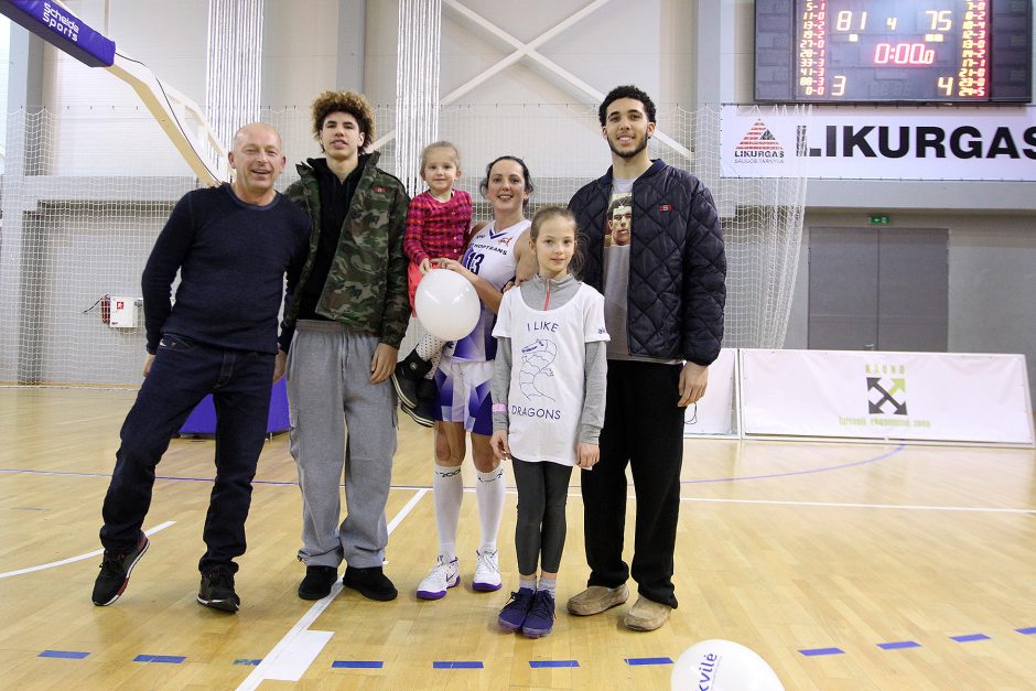 Brolių Ballų palaikomos „Hoptrans-Sirenos“ dar kartą pranoko „Kibirkštį”