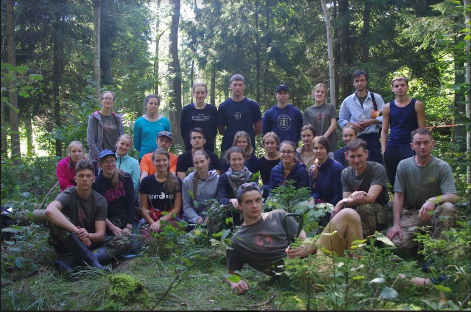 Rastam partizanų žiedui siūlo suteikti valstybinio apdovanojimo statusą