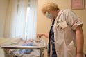 Kiekvienas naujagimis sulaukia Neonatologijos skyriaus vedėjos Daiva Viršutienės D.Viršutienės ir jos komandos dėmesio.