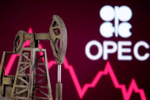 Aštuonios OPEC+ narės pratęsė naftos tiekimo mažinimą