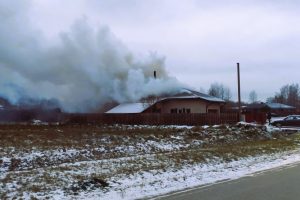 Sudegė krepšinio trenerio namai: vietoj šventinių nuotaikų – liūdesys ir krūva nuodėgulių