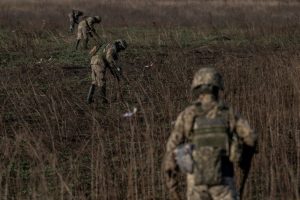 Pareigūnai: okupantams dronais atakavus Nikopolį žuvo žmogus, Chersone sužeista moteris