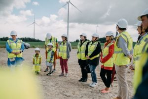 Baltijos jūroje mato turizmo objekto potencialą: užsienyje vėjo elektrinės pritraukia minias turistų