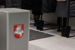 Rinkimuose norinčias dalyvaujančias partijas norima įpareigoti nurodyti teistumą