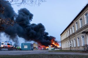 Vilniaus savivaldybė: dėl gaisro daliai ugdymo įstaigų rekomenduojama dirbti nuotoliu