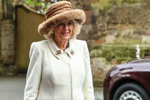 Karalienė Camilla pažadėjo, kad jos garderobe nebebus naujų kailių