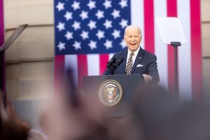 Demokratų mažumos Atstovų Rūmuose lyderis susitiko su J. Bidenu