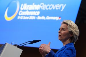 U. von der Leyen yra už ES stojimo derybas su Ukraina nuo birželio pabaigos