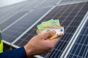 Lietuva skyrė 5 mln. eurų įrengti saulės elektrines Ukrainoje