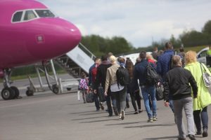 LTOU pirks iki 15 naujų Vilniaus oro uostui skirtų elektrinių autobusų