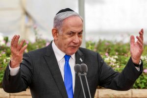 B. Netanyahu žada „suvesti sąskaitas“ su „Hamas“