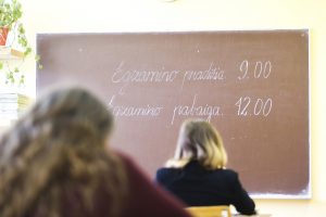 Abiturientai laikys valstybinį matematikos egzaminą