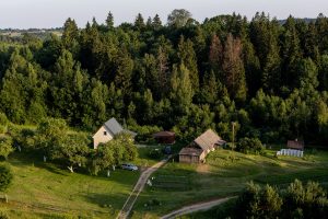 Sodybų bumas Lietuvoje slopsta: vieni pirko už 10 tūkst. eurų, kiti – už milijoną