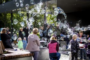 Apklausa: beveik trečdalis žmonių teigia, kad Lietuvoje reikalai gerėja